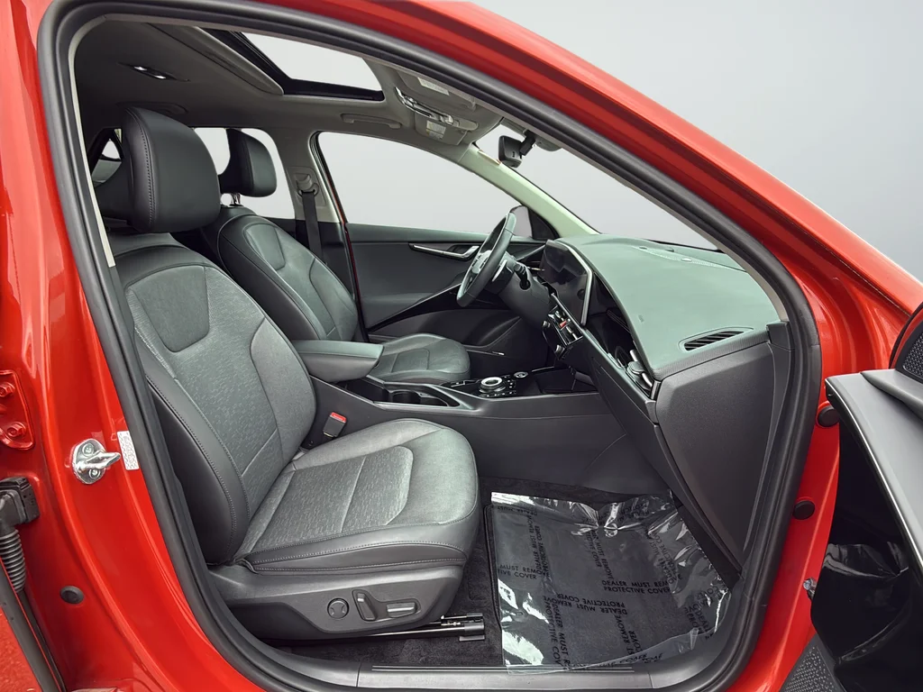 Used 2023 Red Kia Wave image 13