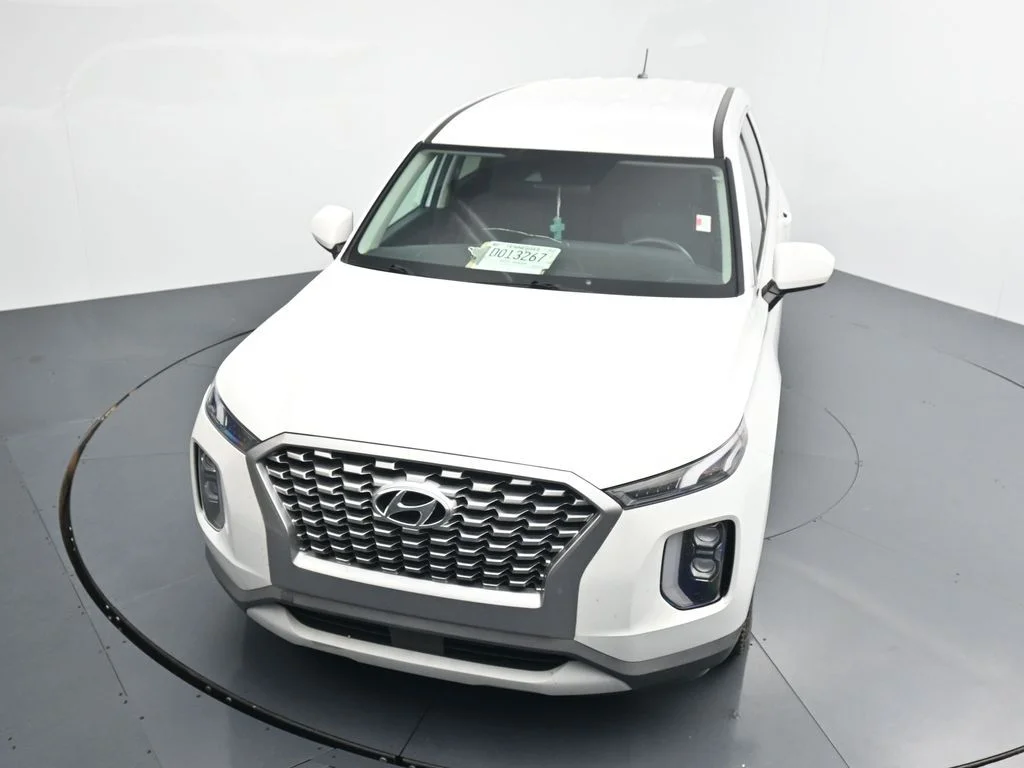 Used 2021 White Hyundai SE image 11