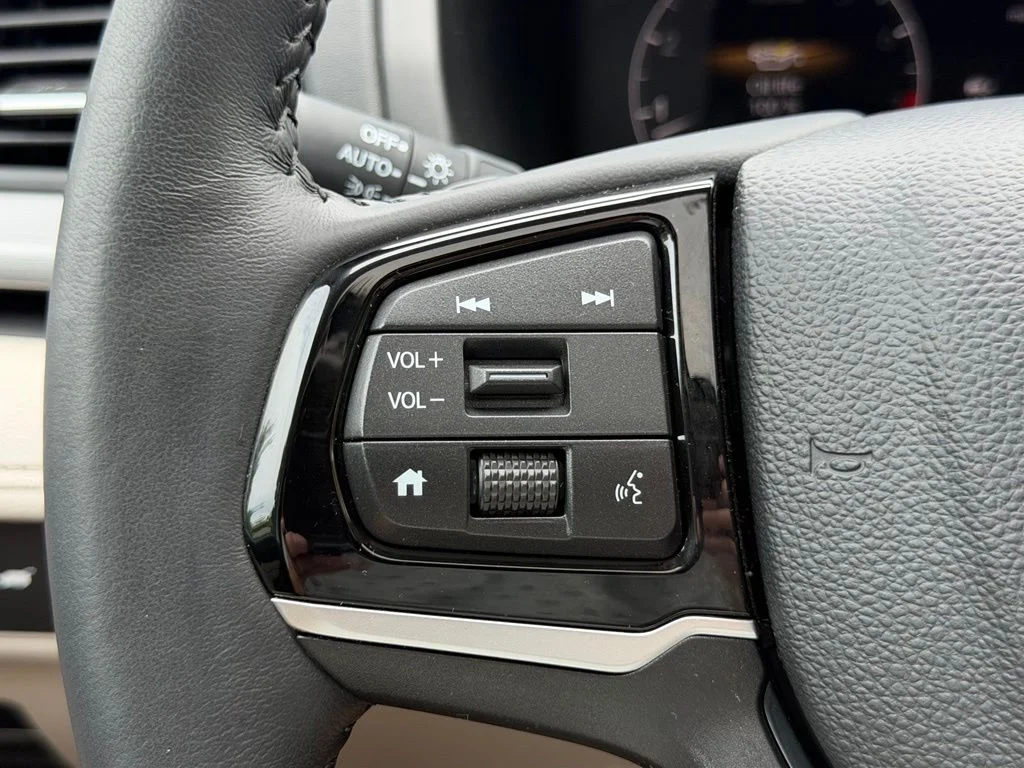 Used 2025  Honda EX-L image 38