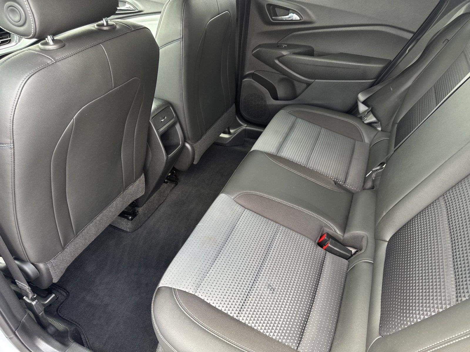 Used 2025 Summit White Chevrolet LT image 29