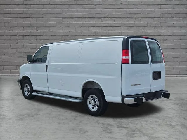 Used 2025 Summit White Chevrolet WT image 3