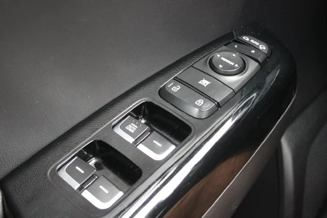 Used 2020 Red Kia S image 18