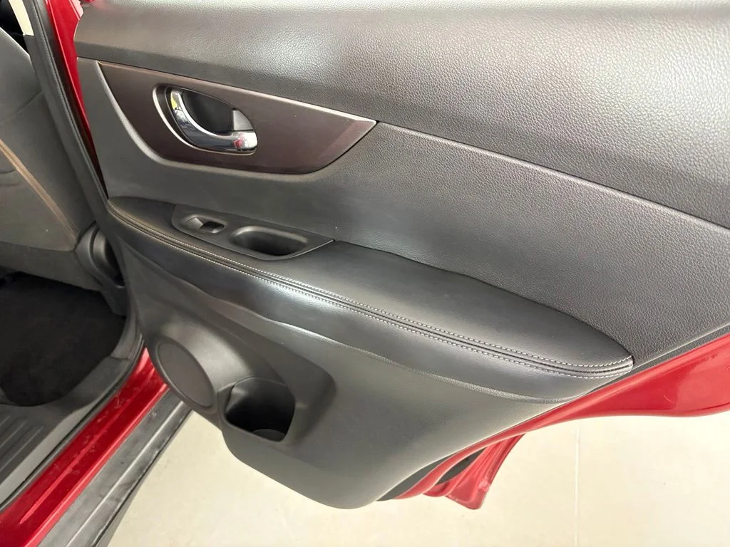 Used 2016 Red Nissan S image 35