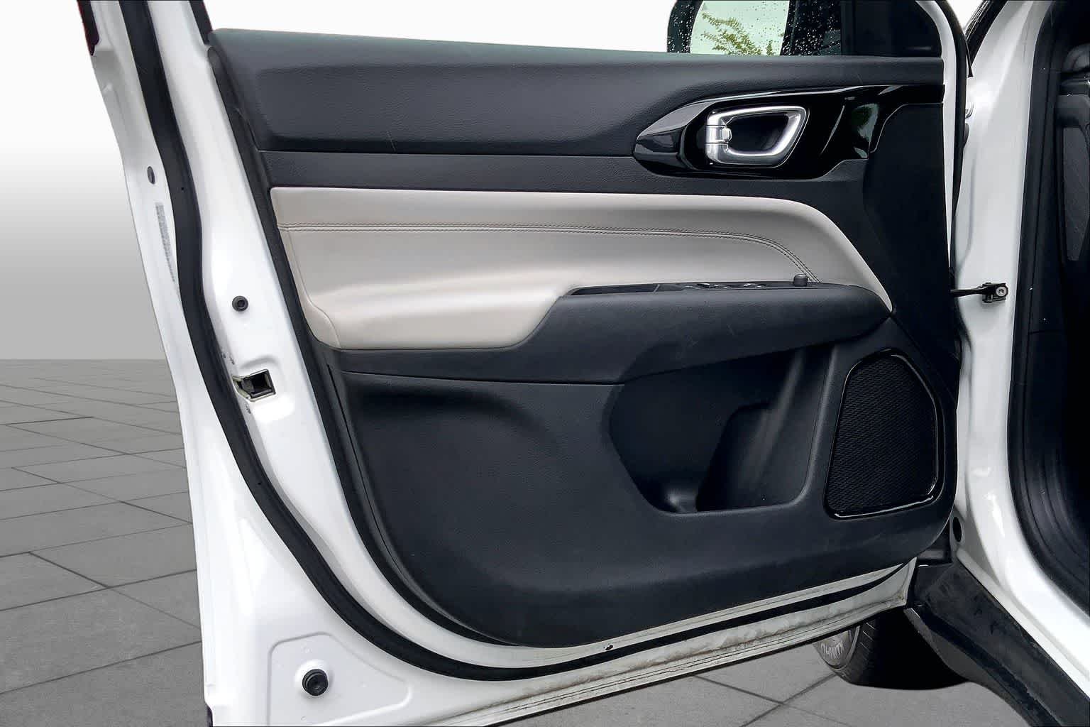 Used 2024 Bright White Clearcoat Jeep Limited image 20