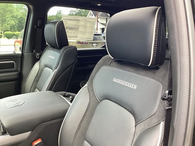New 2026 Diamond Black Crystal Pearl-Coat Exterior Paint RAM Laramie image 24