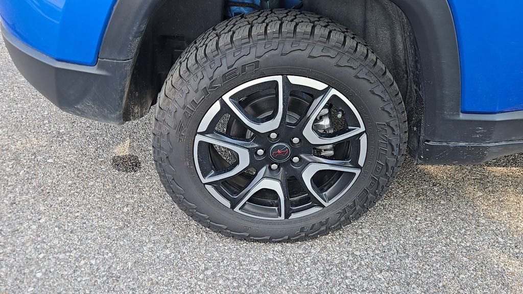 Used 2025 Hydro Blue Pearlcoat Jeep Trailhawk image 33