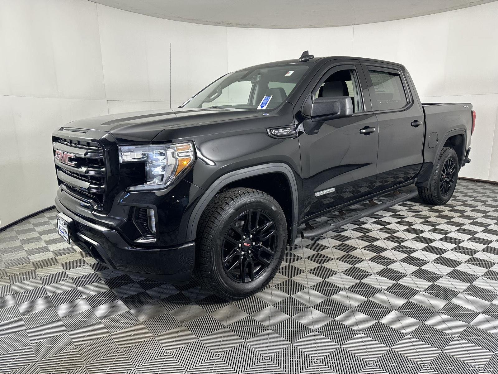Used 2020 Onyx Black GMC Elevation image 4