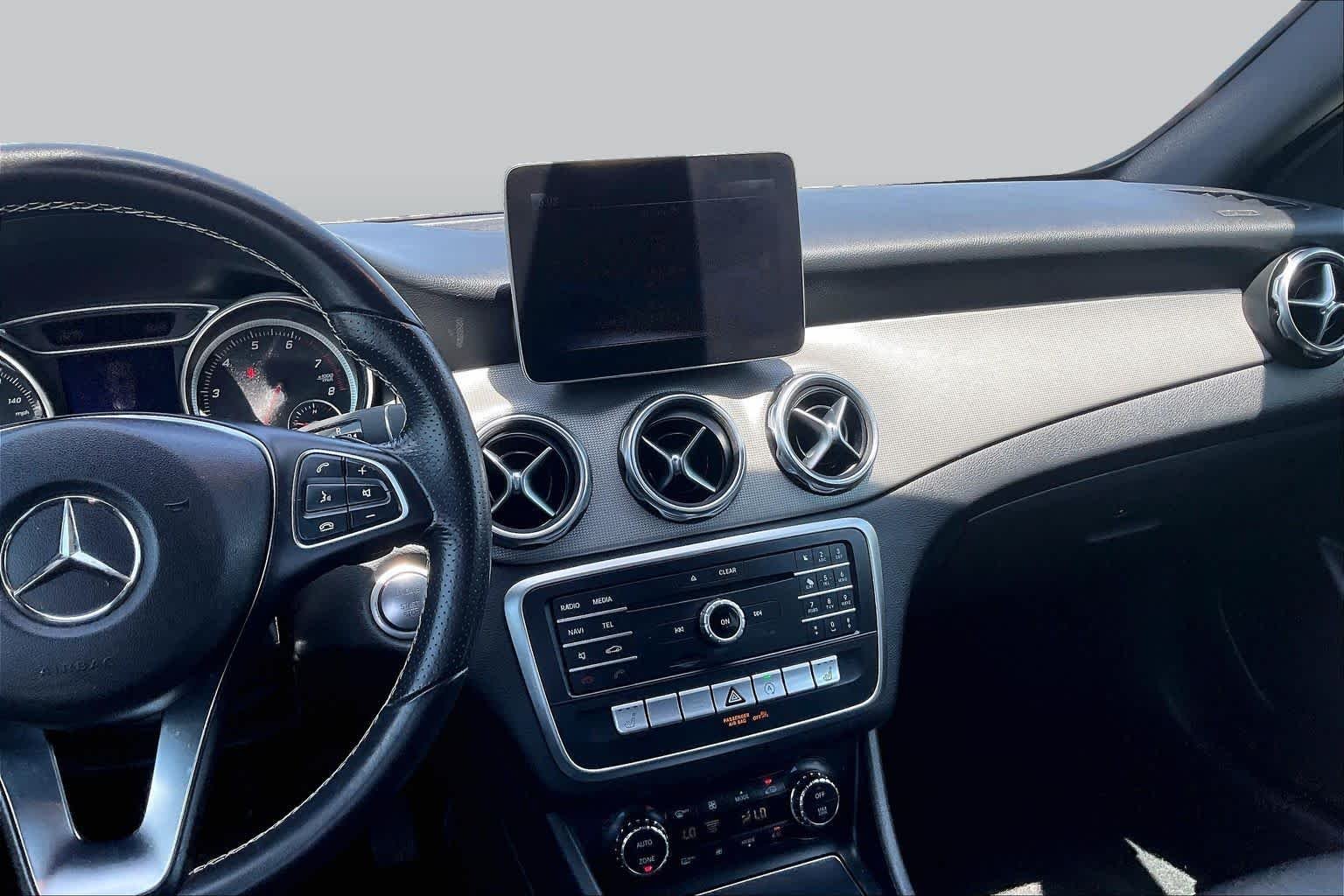 Used 2018 Night Black Mercedes-Benz GLA 250 image 7