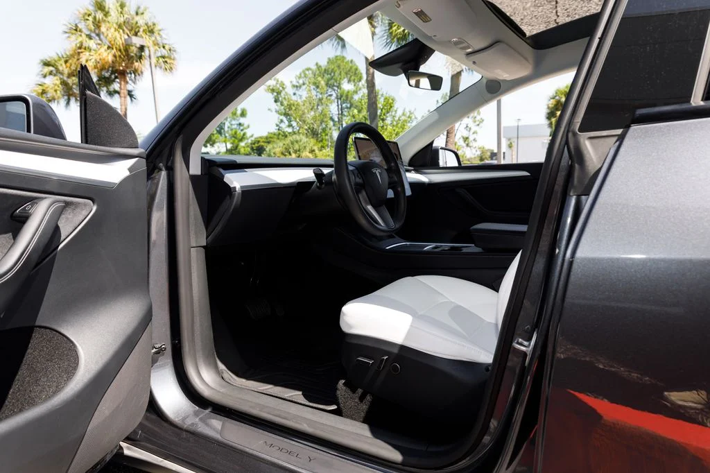 Used 2023  Tesla Long Range image 23