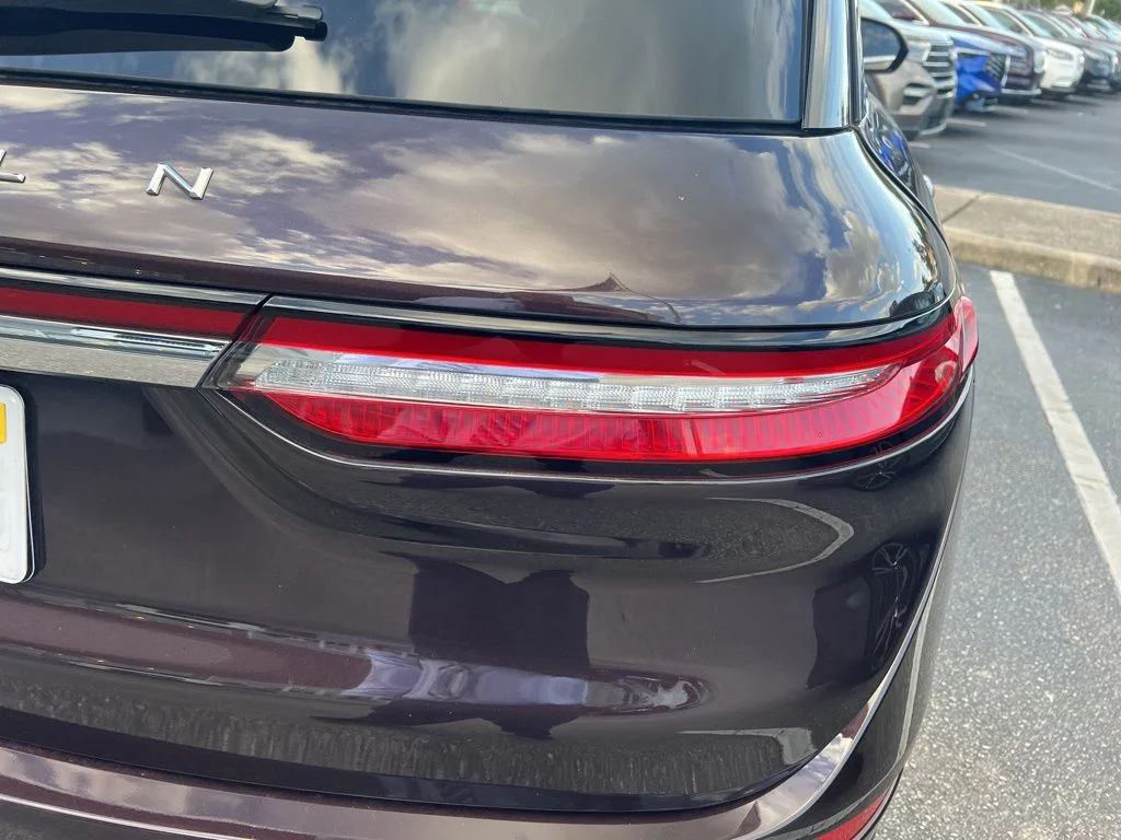 Used 2023 Red Lincoln Standard image 13