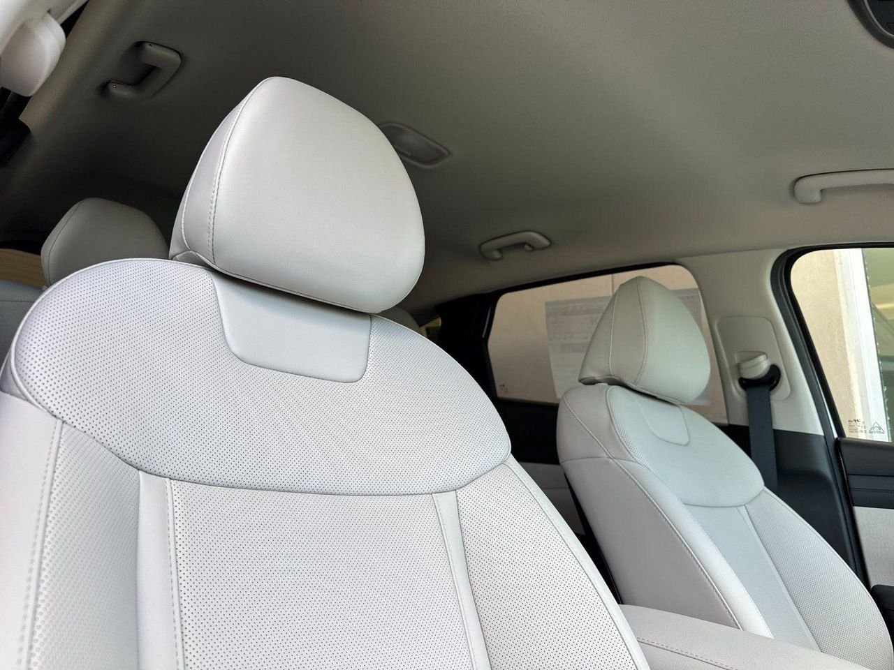 New 2026 White Hyundai SEL Convenience image 16
