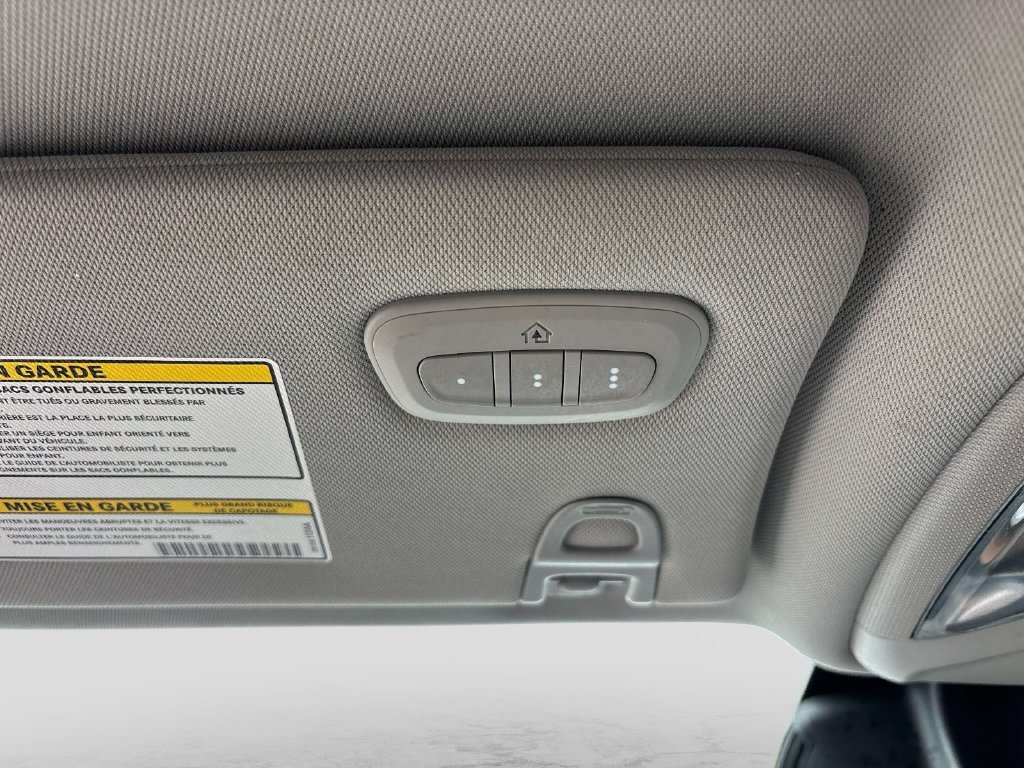 Used 2022 White Jeep Latitude image 30