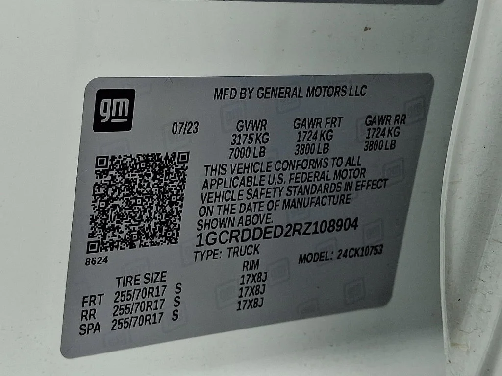 Used 2024 Summit White Chevrolet LT image 28