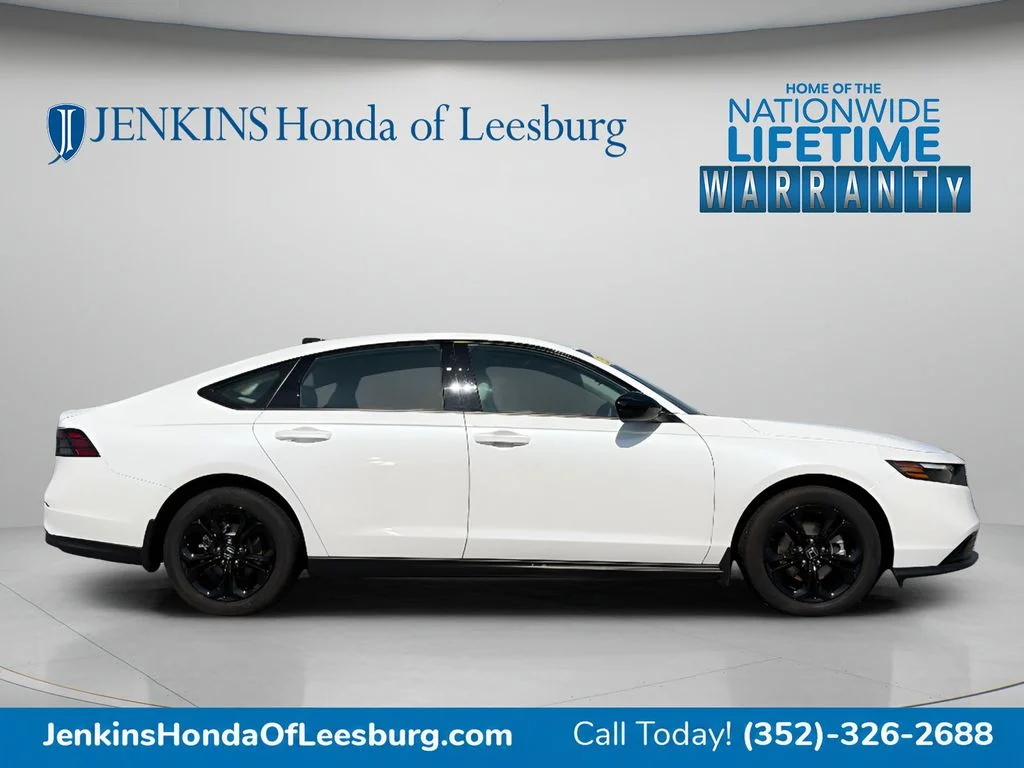 Certified Used 2025 Platinum White Pearl Honda SE image 2