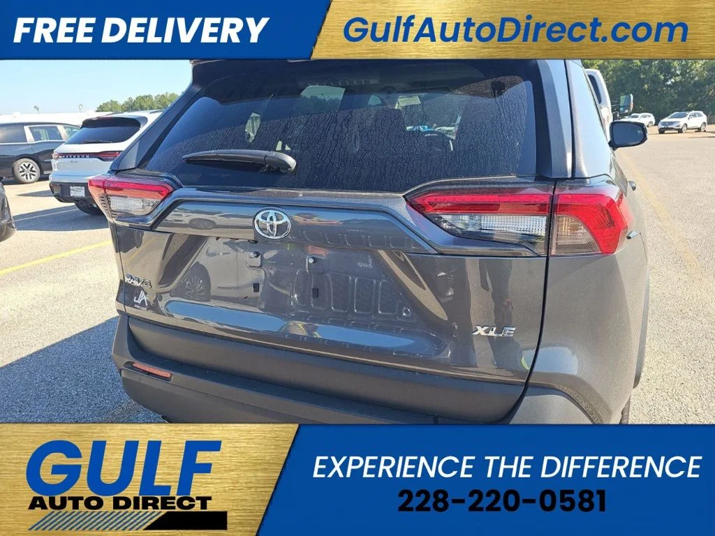 Used 2025 Gray Toyota XLE Premium image 5