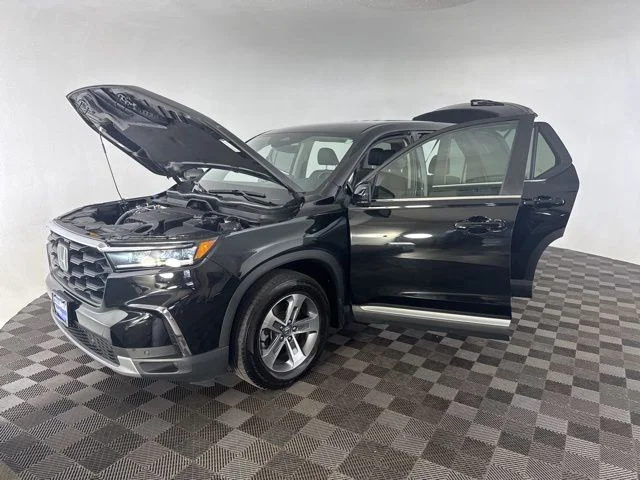 Used 2025 Black Honda EX-L image 12