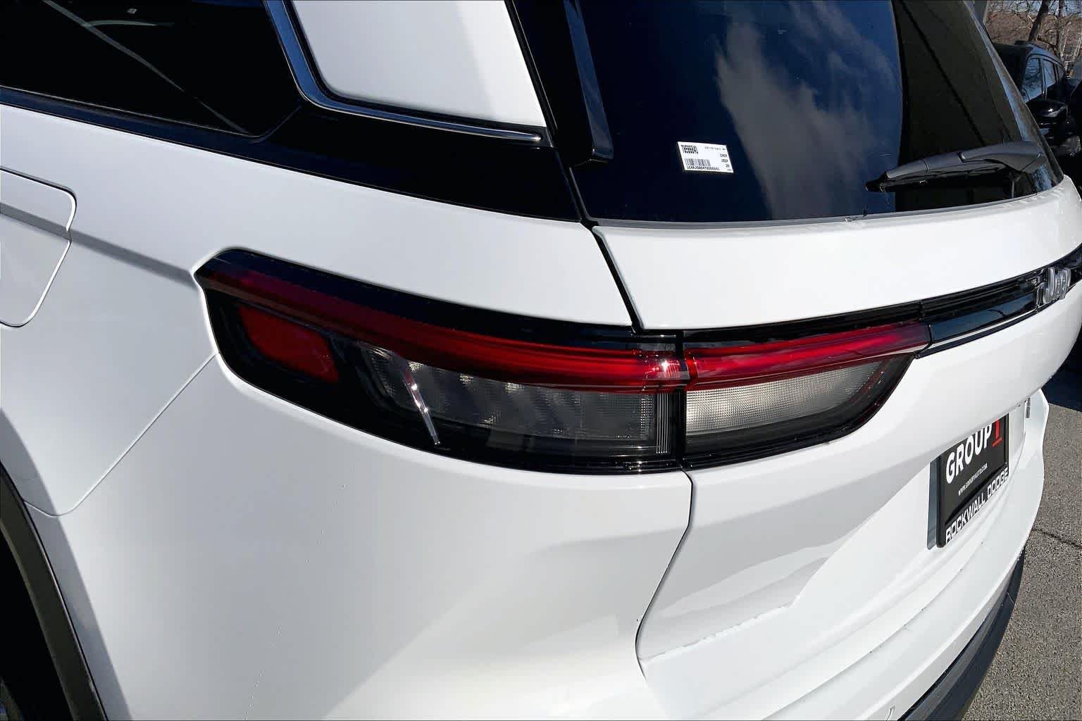 New 2026 Bright White Clear-Coat Exterior Paint Jeep Laredo X image 11