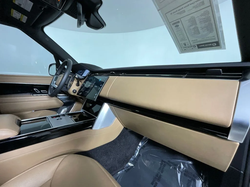 Used 2024 Black Land Rover SE image 19