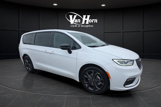 2026 Chrysler Pacifica Select's photo