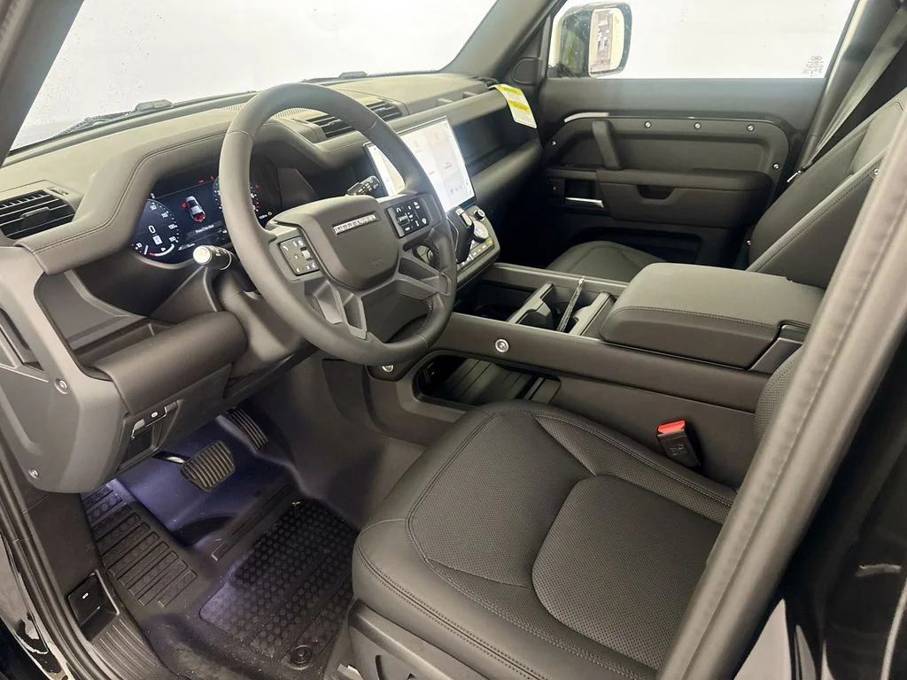 New 2026 Santorini Black Land Rover X-Dynamic SE image 9