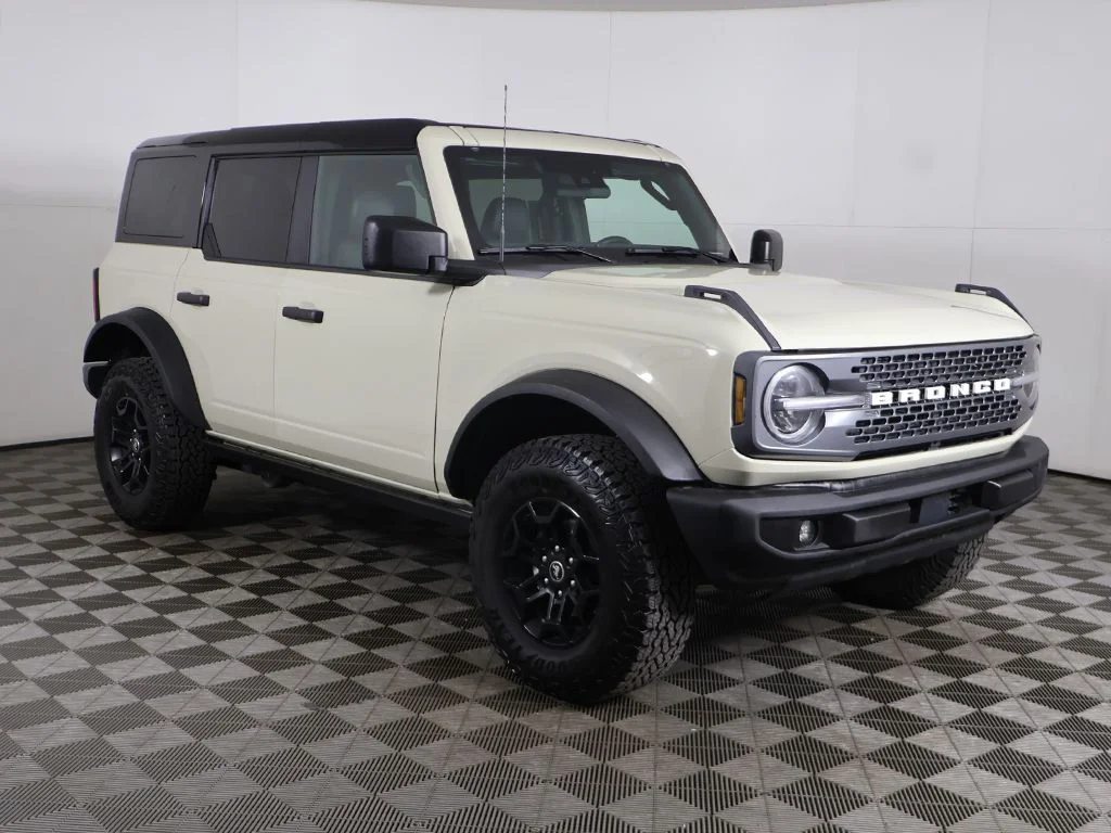 Used 2026 Beige Ford Badlands image 2