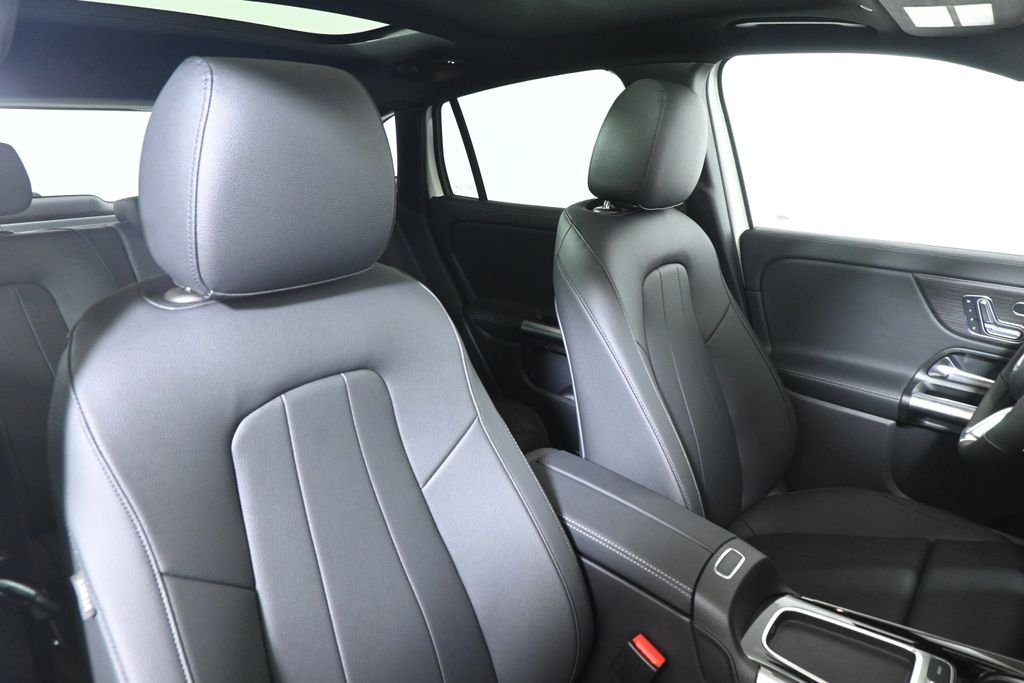 New 2026 Polar White Mercedes-Benz GLA 250 image 32