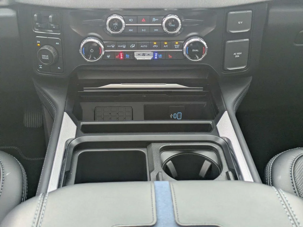 2026 Ford F-250 Super Duty Platinum - Photo 24