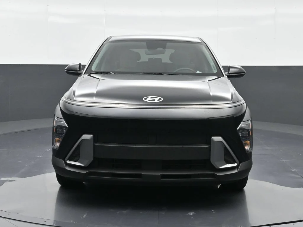 Used 2025 Black Hyundai SE image 6