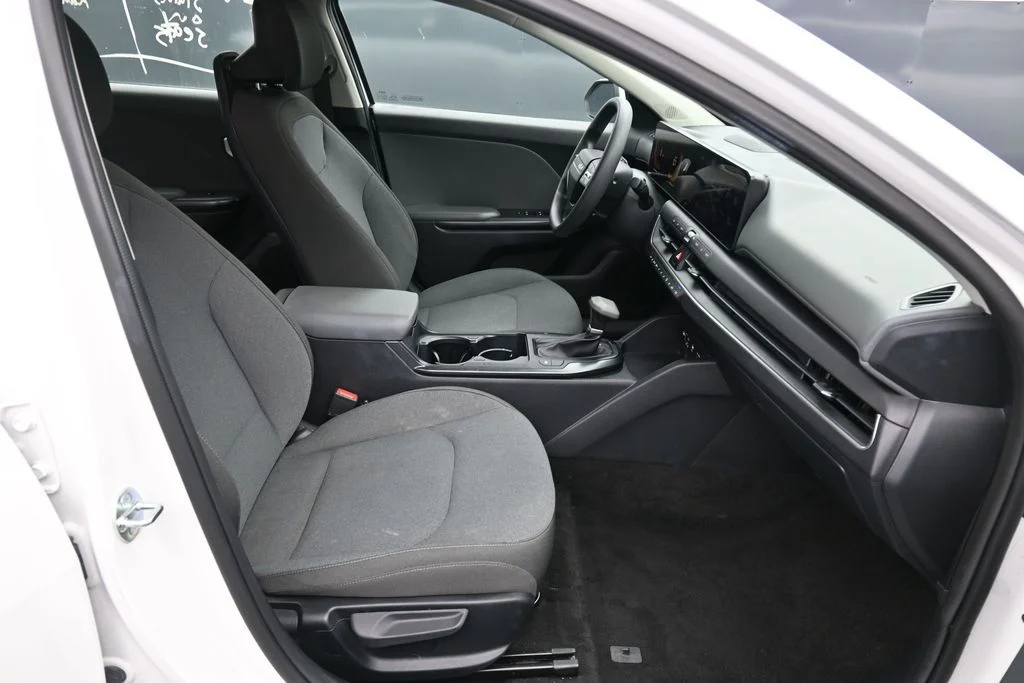2025 Kia K4 LXS - Photo 13