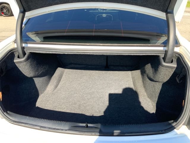 Used 2022 White Chrysler Touring image 13