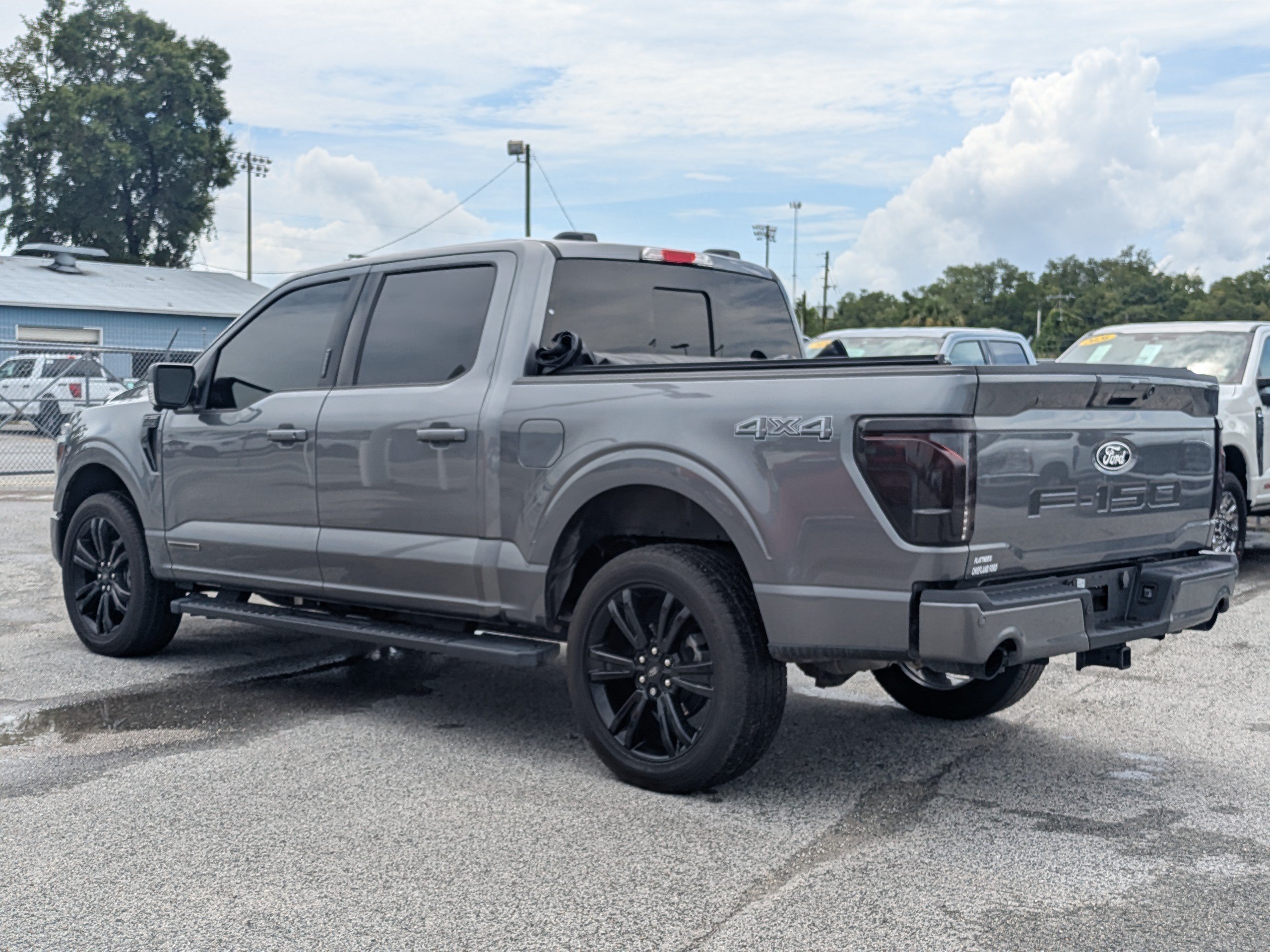 Used 2024  Ford LARIAT image 6
