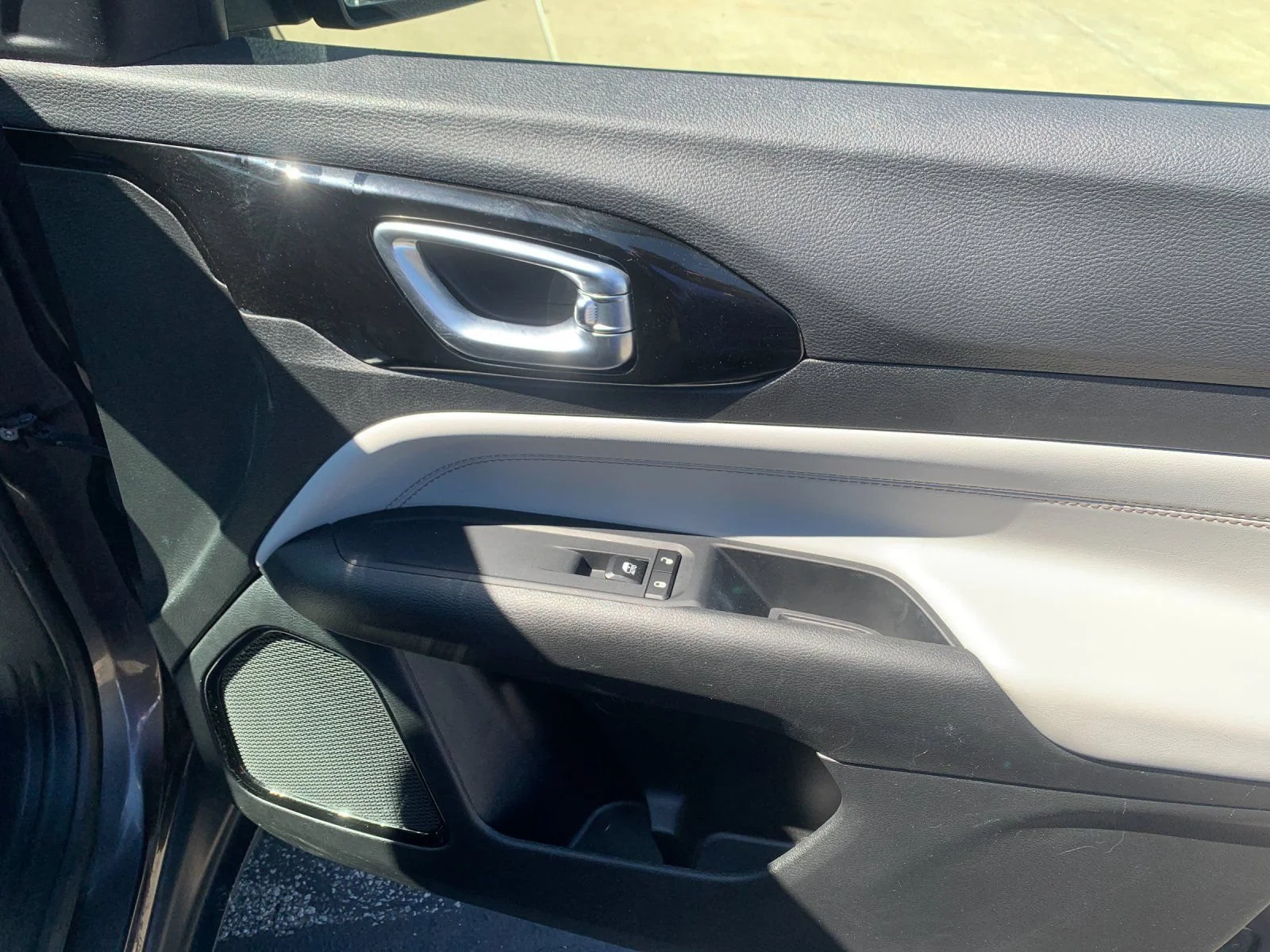 Used 2023 Gray Jeep Limited 4x4 image 19