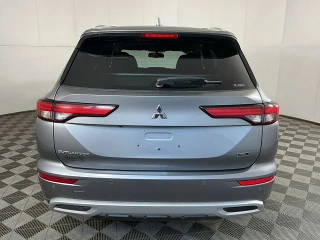 Certified Used 2022 Gray Mitsubishi SEL image 9