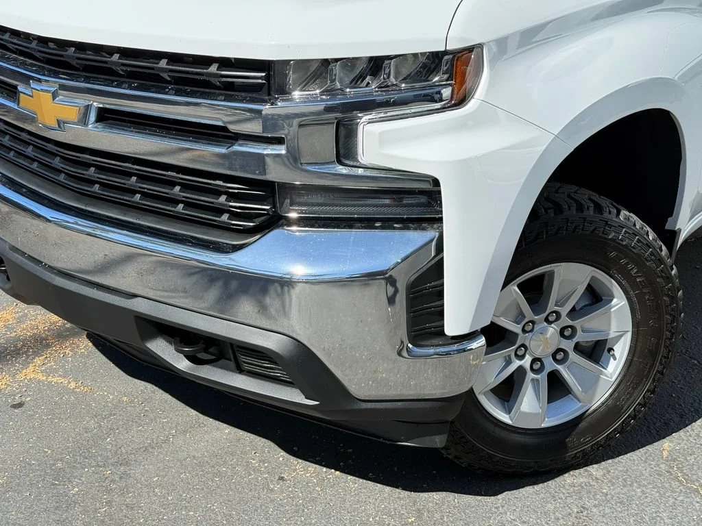 Used 2022 SUMMIT WHITE Chevrolet LT image 3