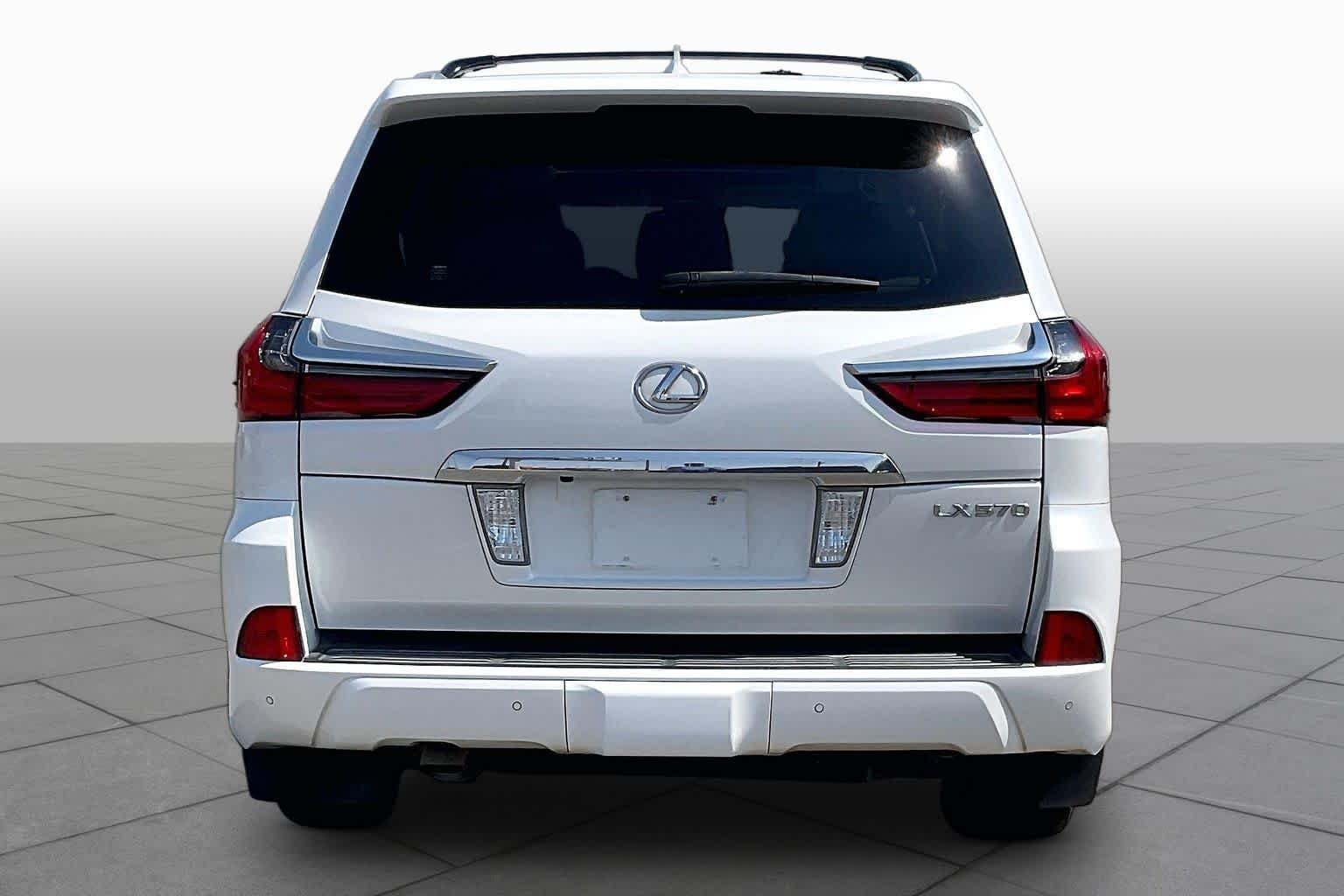 Used 2017 Starfire Pearl Lexus  image 5