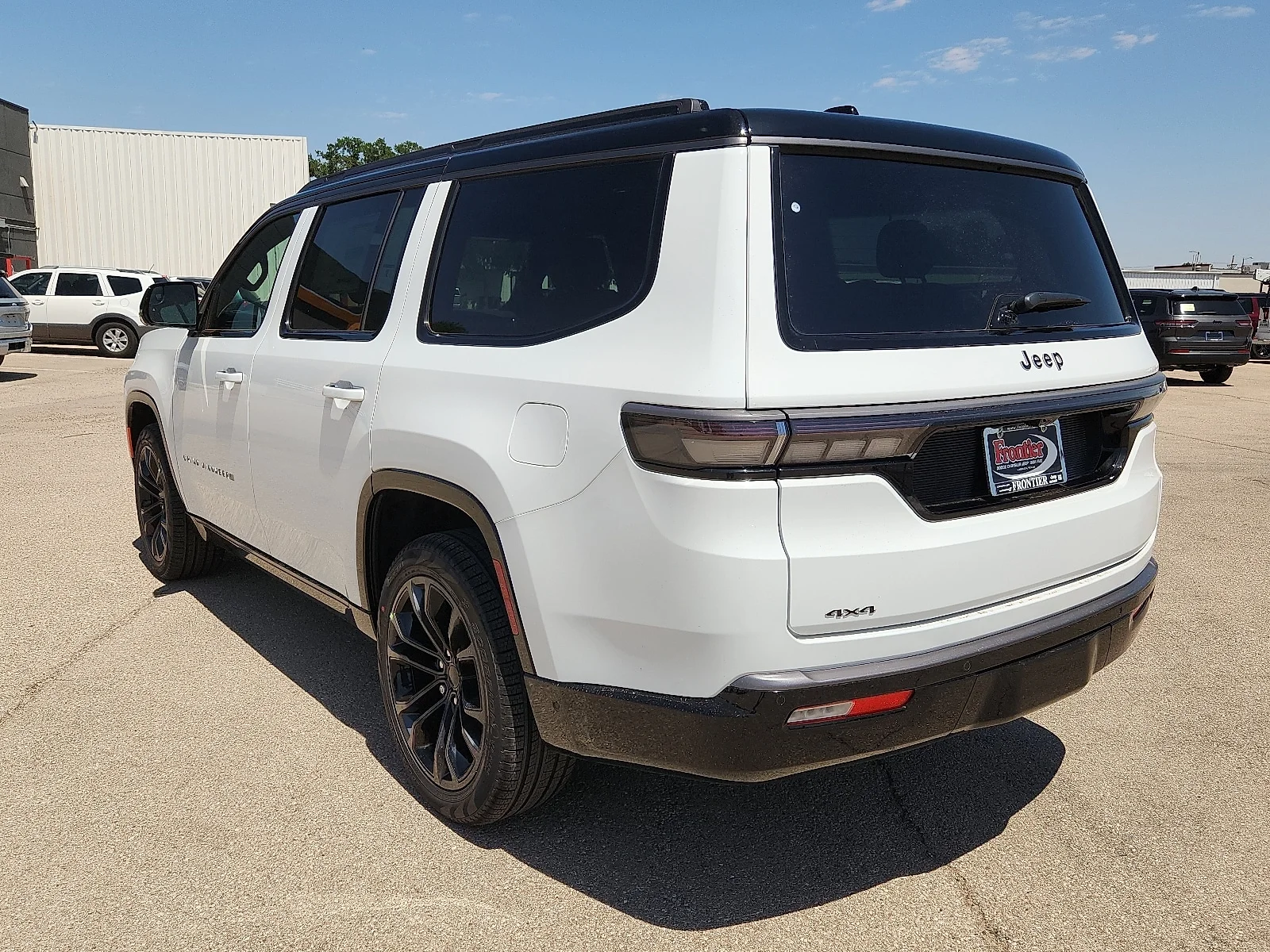 New 2026 Bright White Clear-Coat  Paint Jeep SUMMIT RESERVE 4X4 image 3