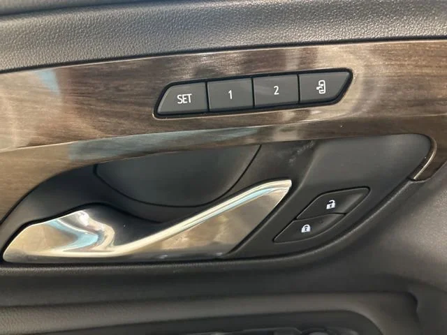 Used 2020 WHITE FROST TRICOAT GMC Denali image 12