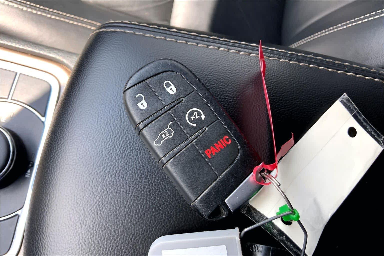Used 2017 Bright White Clearcoat Jeep Limited image 15