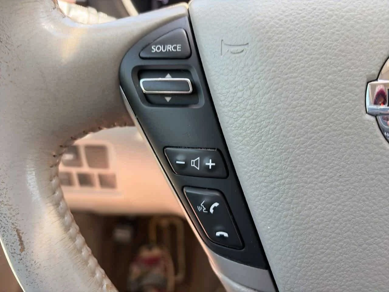 Used 2012 Platinum Graphite Nissan SL image 25