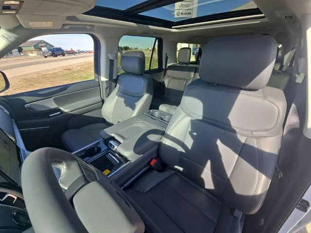 New 2026 Star White Metallic Tri-Coat Ford MAX Active image 51