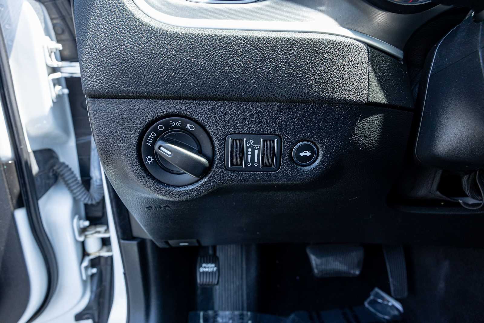 Used 2022 White Knuckle Clearcoat Dodge SXT image 16