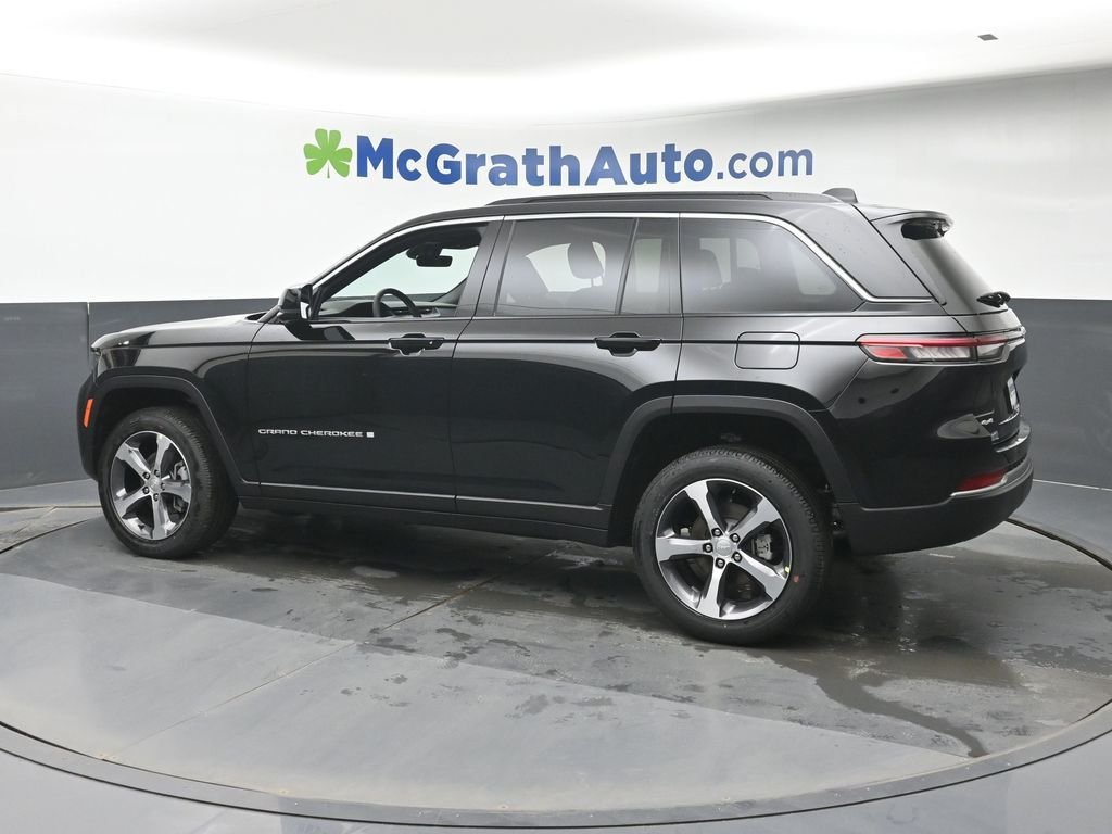 New 2026 Diamond Black Crystal Pearl-Coat Exterior Paint Jeep Limited image 23