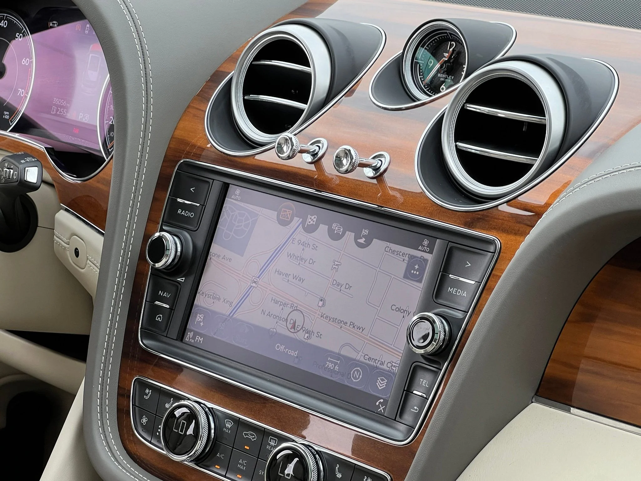 Used 2018  Bentley W12 image 42