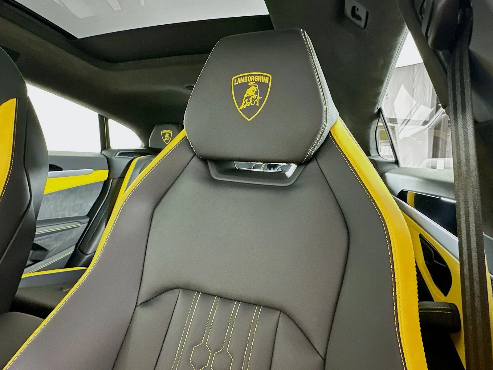 Used 2025 Yellow Lamborghini  image 51