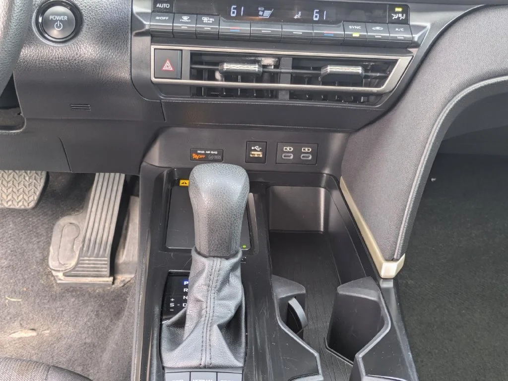 Used 2025 White Toyota LE image 19