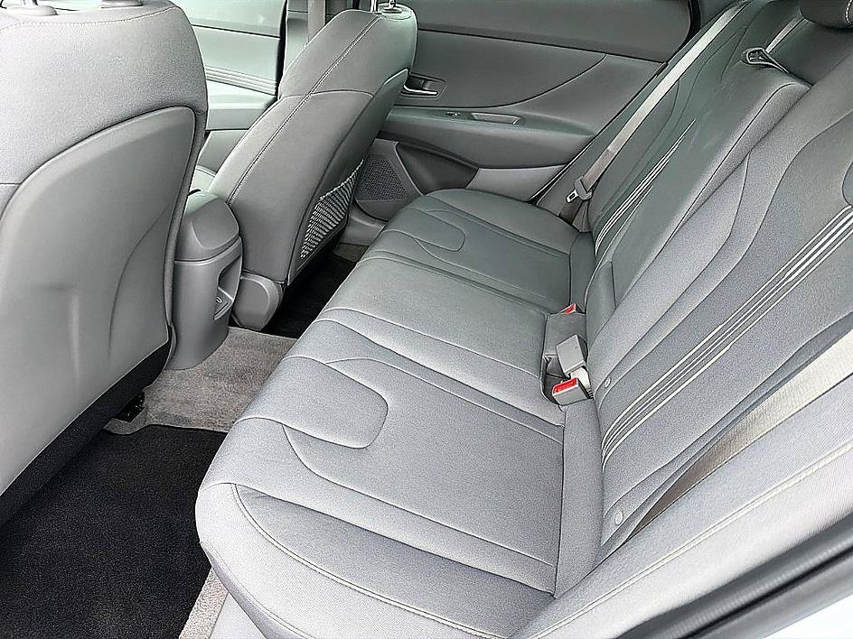 Used 2025 Serenity White Hyundai SEL Convenience image 7