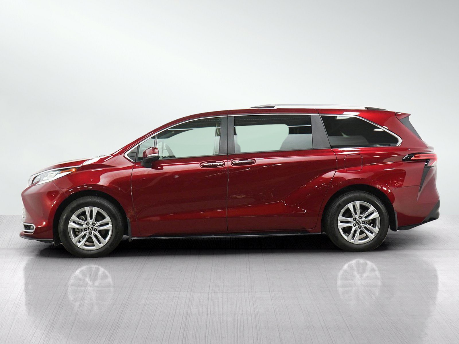 Used 2024 Toyota Sienna Limited with VIN 5TDGSKFC1RS154264 for sale in Minneapolis, Minnesota