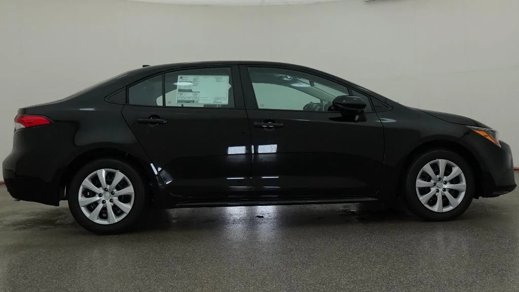 New 2026 Midnight Black Metallic Toyota LE image 15