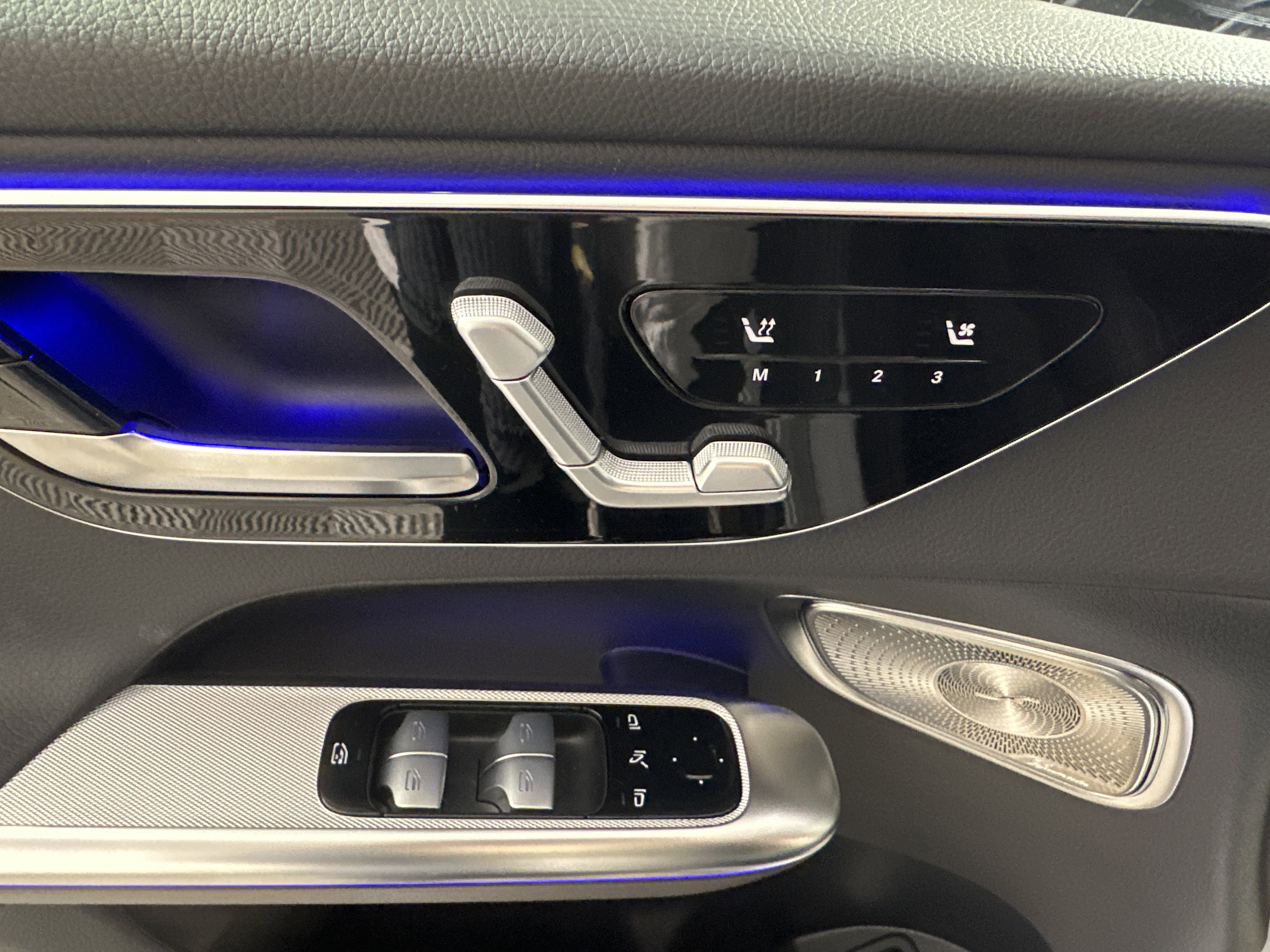 New 2026 Cirrus Silver Metallic Mercedes-Benz GLC 300 image 10