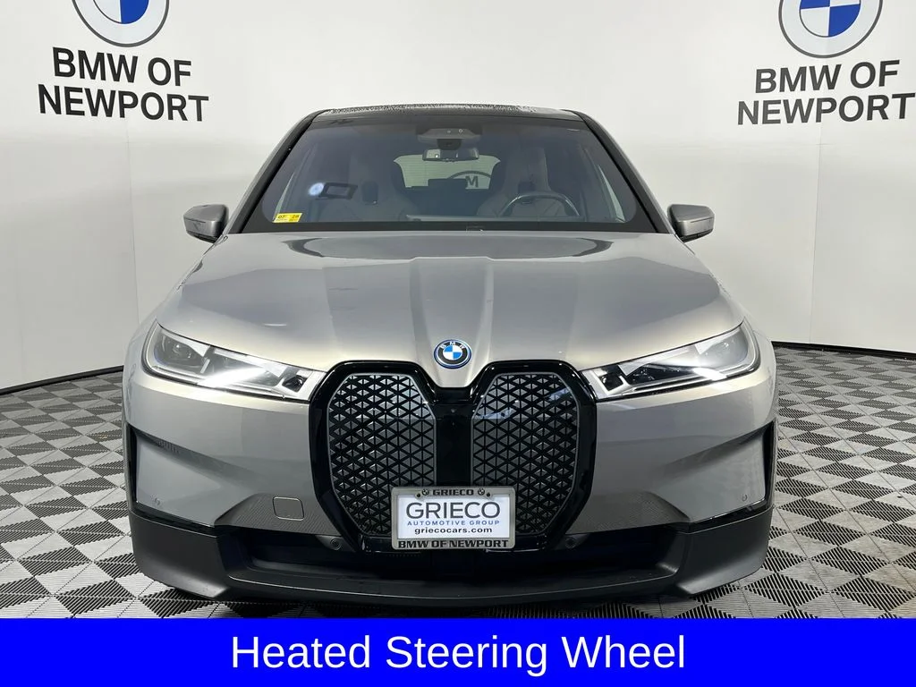 Used 2024 Gray BMW xDrive50 image 7